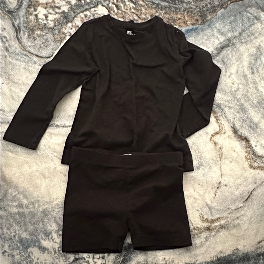 Girls size 5 Bundle of shorts and long sleeve top